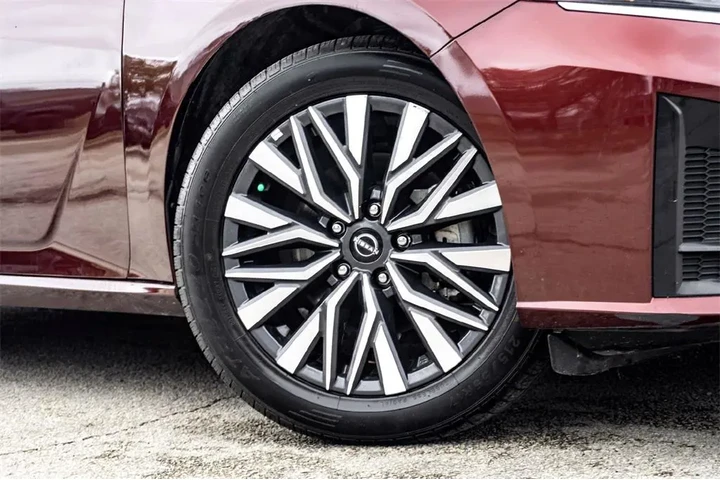 $22794 : Nissan Altima 2024 2.5 SV 4d image 2