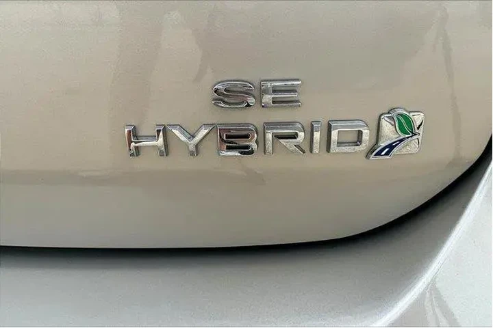 $15693 : Ford C-MAX Hybrid 2017 SE 4d image 8