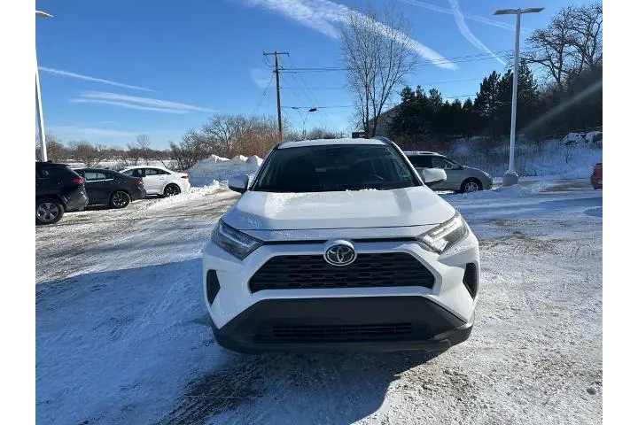 $31995 : Toyota RAV4 2025 AWD XLE 4dr image 5