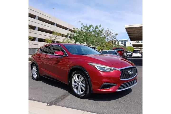 $10995 : 2017 QX30 Luxury image 4