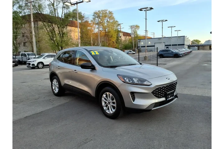 $23467 : Ford Escape 2022 AWD SE 4dr image 1