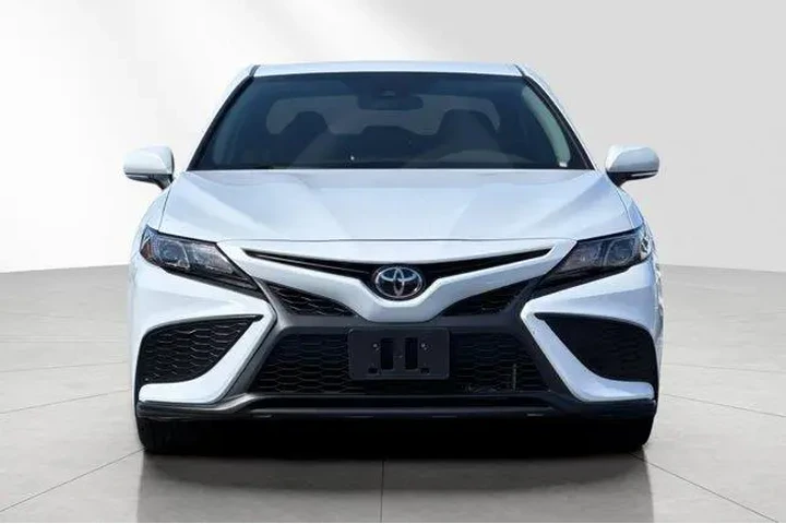 $26998 : Toyota Camry 2023 SE 4dr Sed image 3
