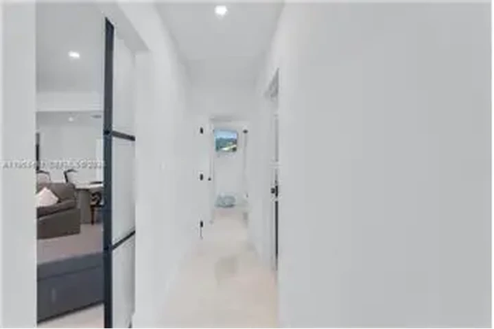 $7500 : Rental property with 3 bedro image 6