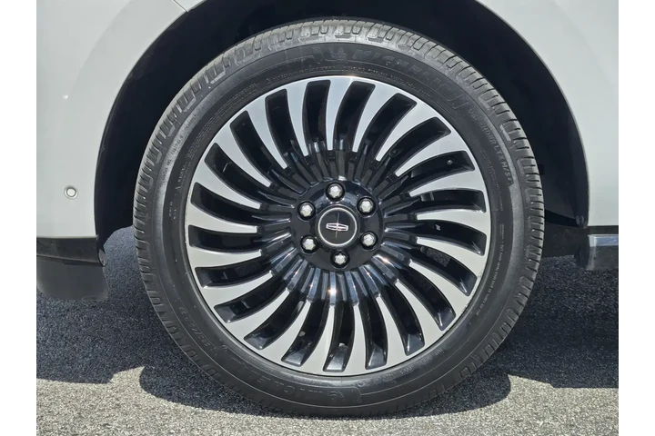 $39996 : Lincoln Navigator 2020 4x4 B image 10