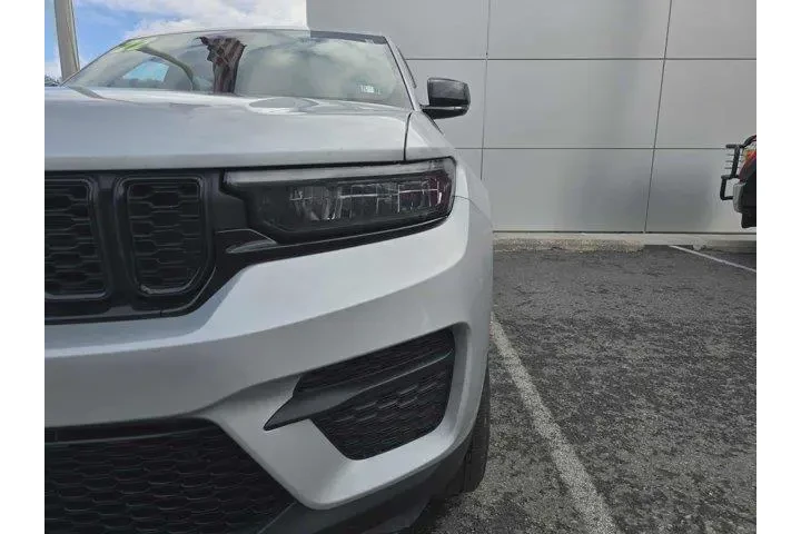 $31500 : Jeep Grand Cherokee 2022 4x4 image 9