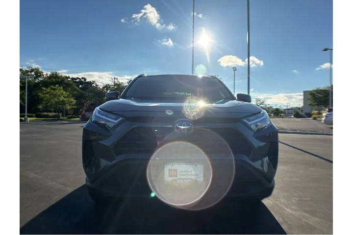 $30000 : Gold Certified2022 RAV4 Hybri image 8