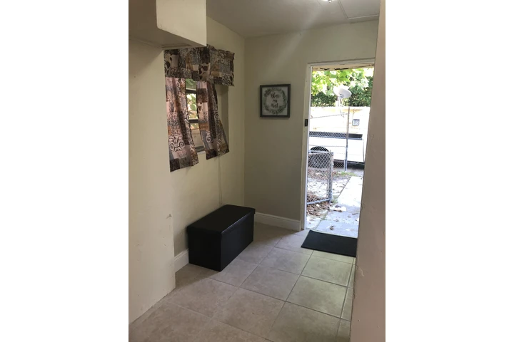 $1525 : Apartamento en renta 1H/1B image 3