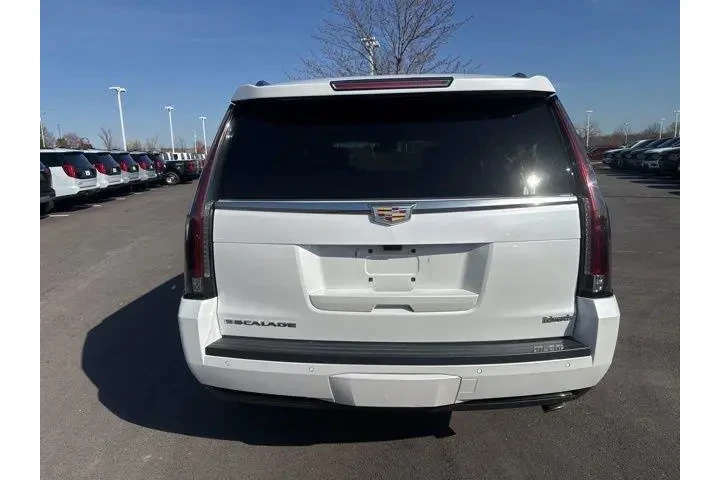 $37000 : Cadillac Escalade 2020 4x4 L image 5
