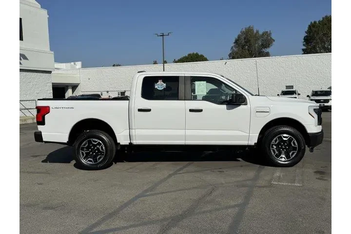 $39995 : Ford F-150 Lightning 2022 AW image 10