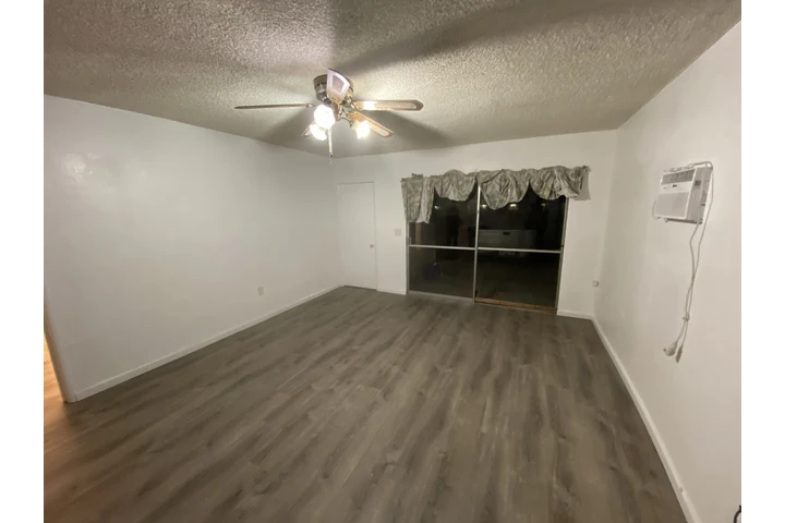 $1950 : casa 2 rec.  1.5 Baños S-B image 3