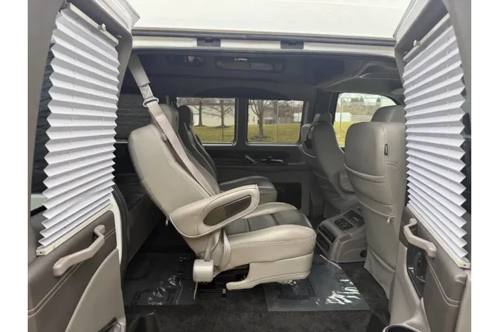 $34997 : 2017 Express 2500 image 10