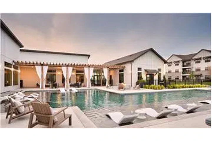 $2100 : Rental property with 2 bedro image 1