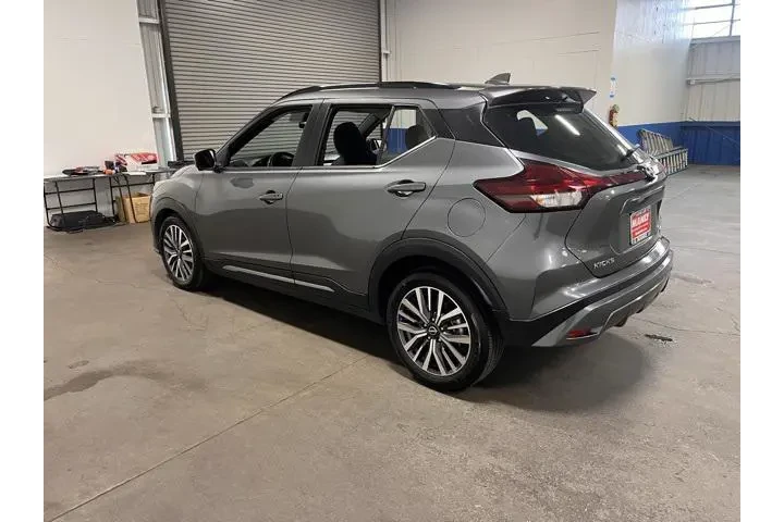 $18547 : Nissan Kicks 2024 SR 4dr Cro image 3