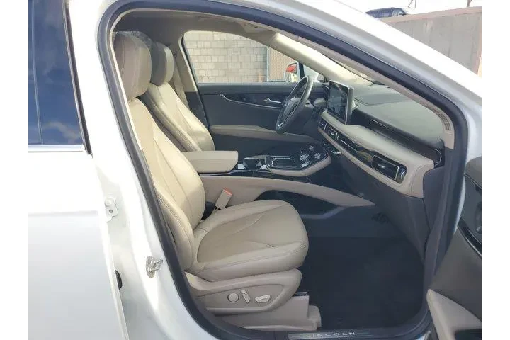 $39995 : Lincoln Nautilus 2022 AWD Re image 9