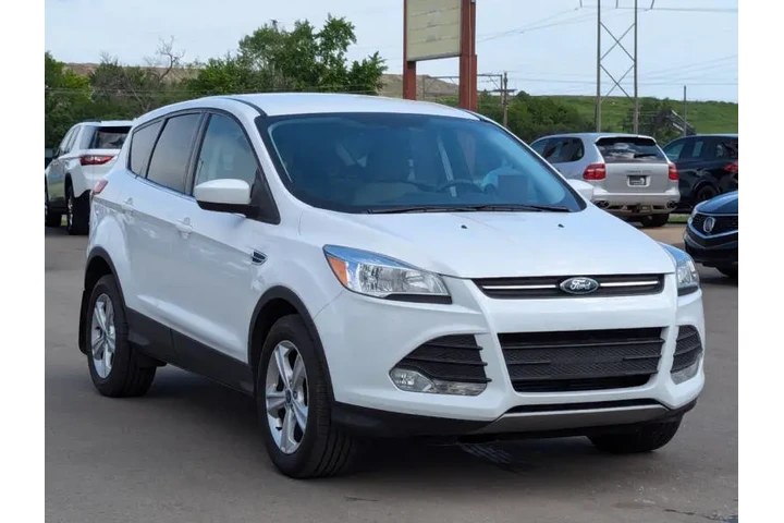 $8752 : 2015 Escape SE image 3