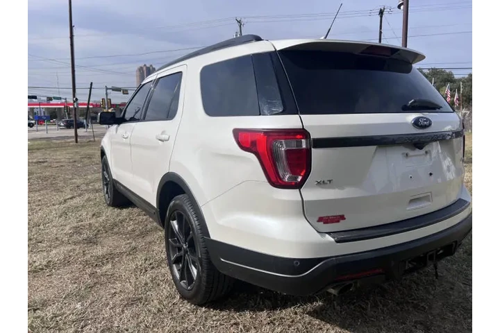2019 Explorer XLT image 7