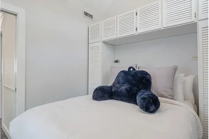 $1950 : Upgraded craftsman home for re image 5