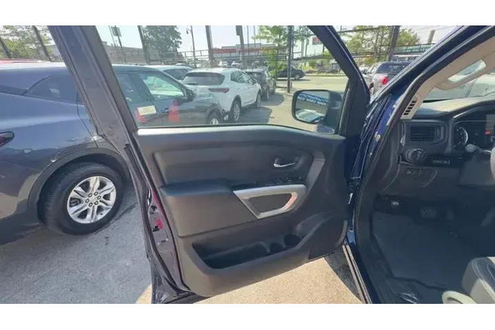 $31889 : Nissan Titan 2023 4x4 S 4dr image 9