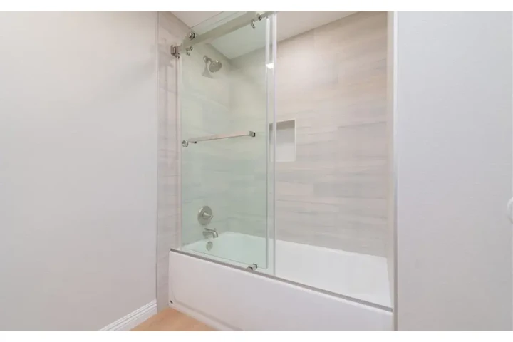 $2175 : 2 Bedroom Home in Los Angeles image 10