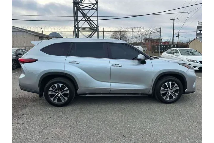 $35959 : Toyota Highlander 2023 AWD X image 3