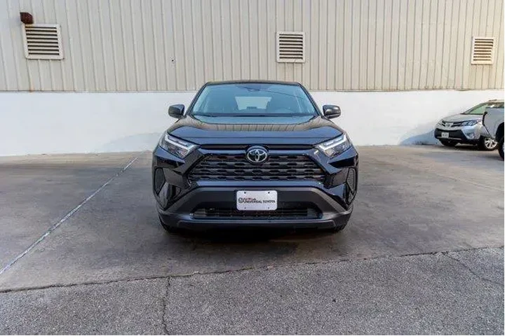 $27960 : Toyota RAV4 2025 LE 4dr SUV image 2