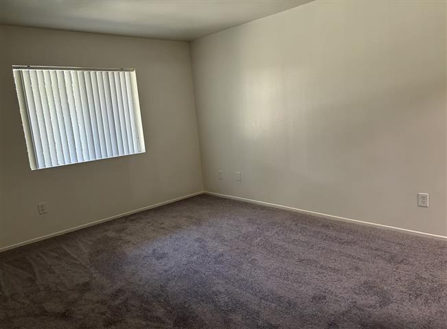 $1300 : 1bed 1bath apartment image 5