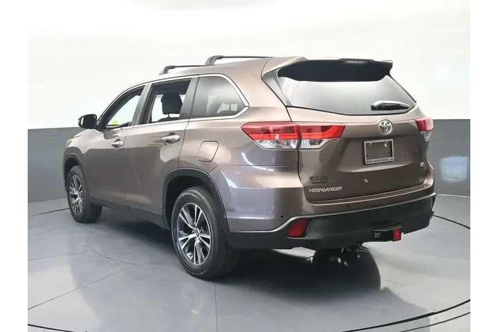 $17891 : Toyota Highlander 2019 LE 4d image 4