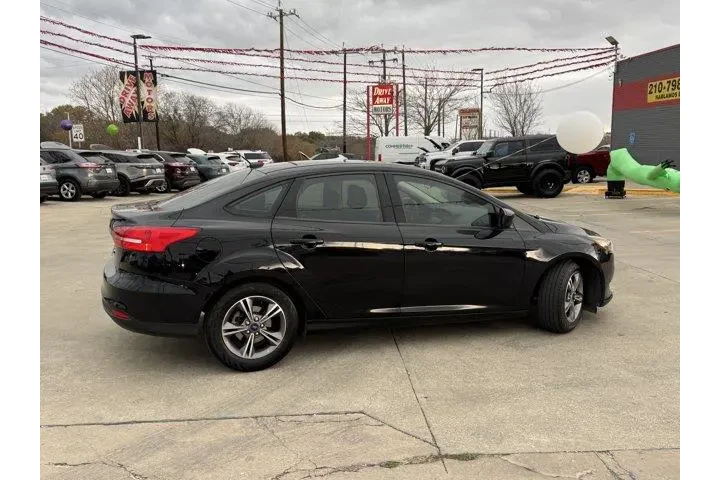$7777 : Ford Focus 2018 SE 4dr Sedan image 4
