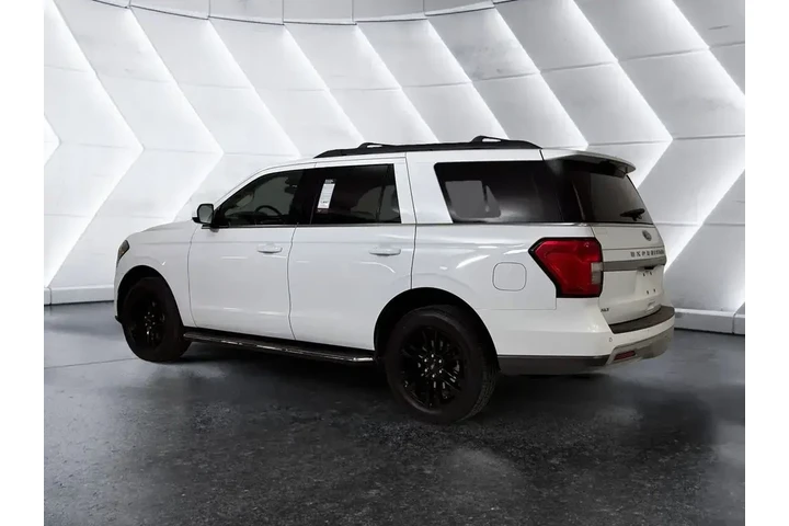 $38171 : Ford Expedition 2023 4x2 XLT image 3
