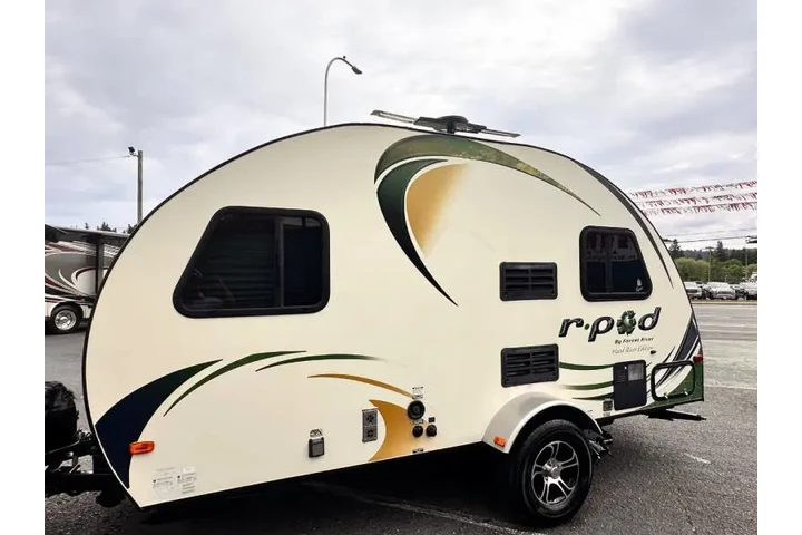 $10900 : 2015 Forest River R-POD 171RP image 7