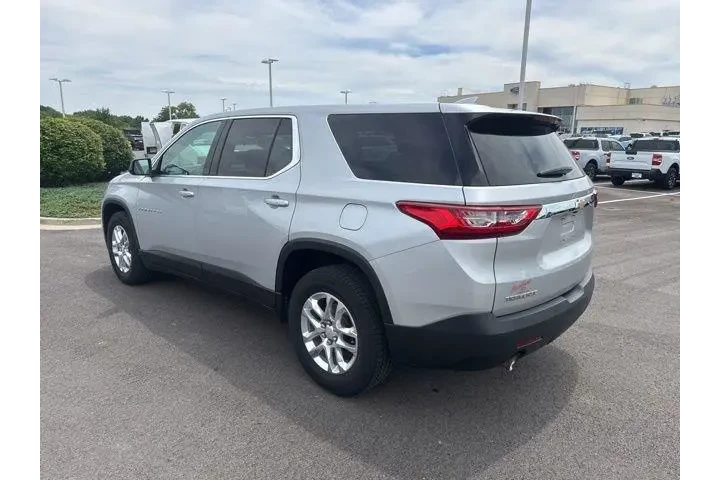 $19000 : Chevrolet Traverse 2021 LS 4 image 5