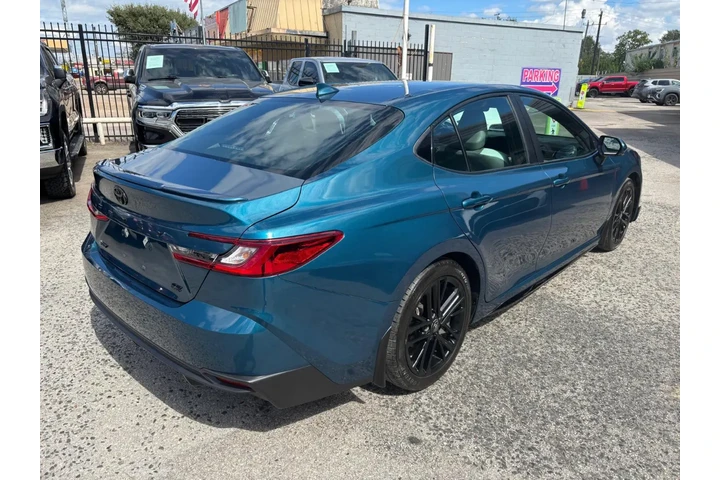 2025 Camry SE image 6