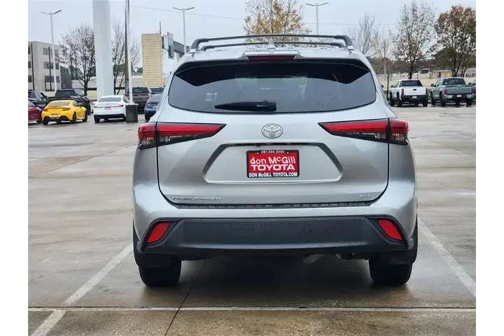 $31499 : Toyota Highlander 2023 L 4dr image 6