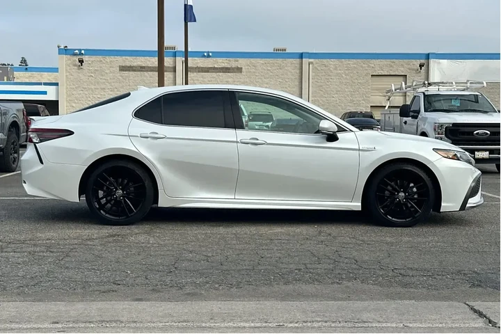 $25497 : Toyota Camry Hybrid 2021 XSE image 8
