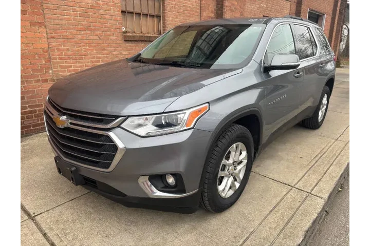 $18500 : 2020 Traverse LT Cloth image 2