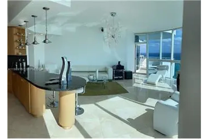 $8500 : Rental property with 3 bedro image 6