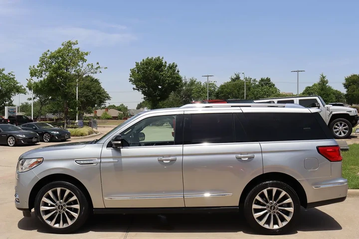 $37998 : 2020 Navigator Reserve image 7