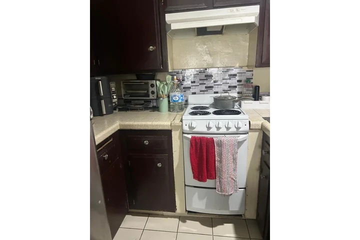 $850 : Se renta habitación amueblada image 4