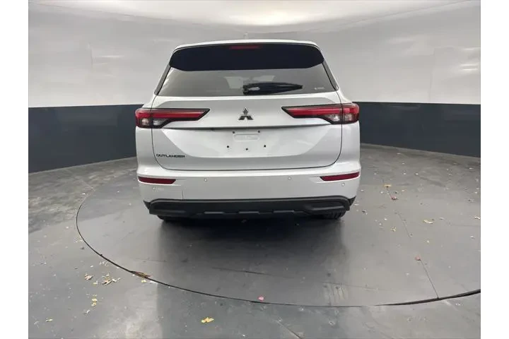 $14632 : Mitsubishi Outlander 2022 AW image 4