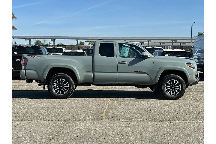 $36990 : Toyota Tacoma 2023 4x2 TRD S image 2