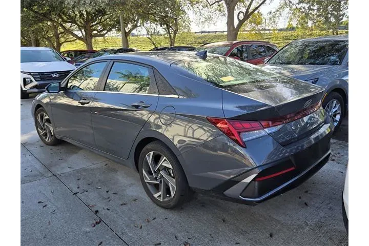 $18789 : Hyundai ELANTRA 2024 SEL 4dr image 6