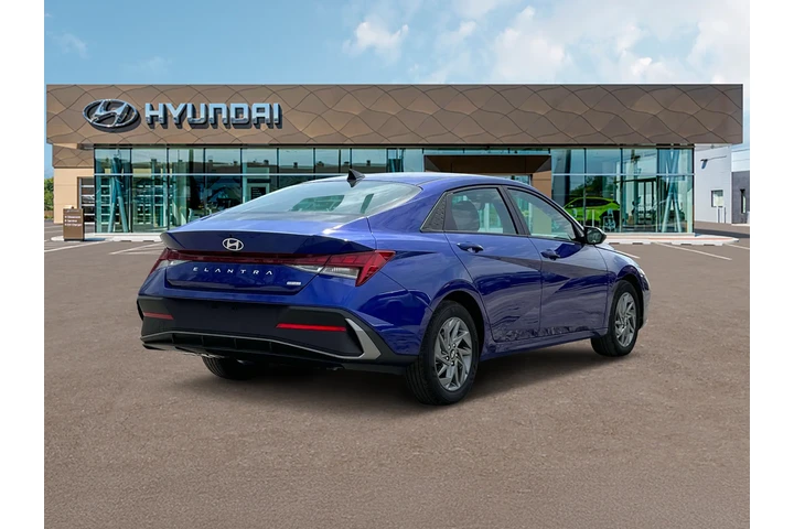 $24497 : Hyundai ELANTRA Hybrid 2025 image 7