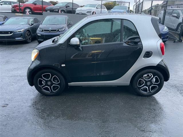 $8900 : Used 2018 fortwo electric dri image 9