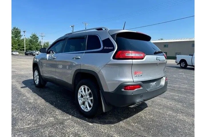 Jeep Cherokee 2017 4x4 Latit image 5