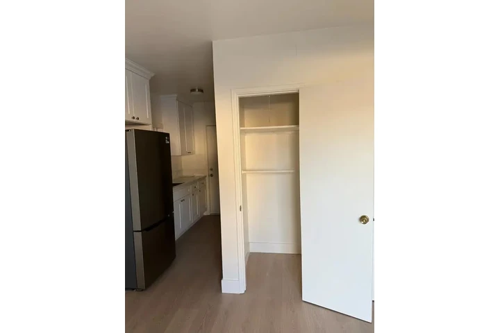 $1100 : Acogedor 1Ba/1Ba Huntington image 6