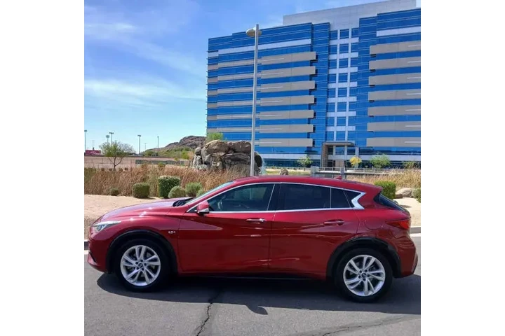 $10995 : 2017 QX30 Luxury image 9