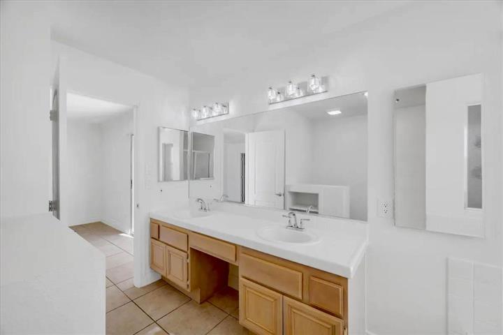 $1475 : North Las Vegas - Apply Now image 3