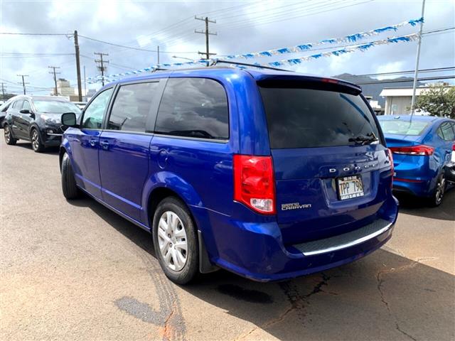 $15995 : 2018 Grand Caravan image 3