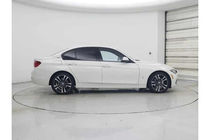 $18998 : BMW 3 Series 2018 330e iPerf image 7