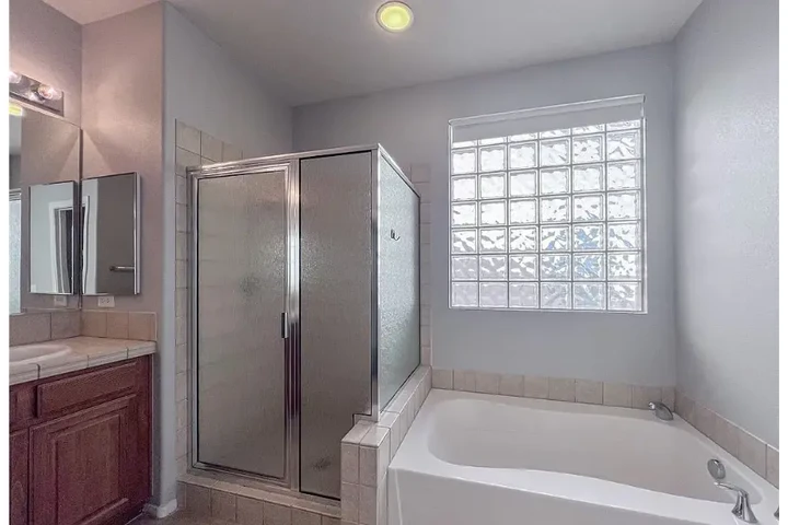 $2000 : Welcome To Nice 3Bed/2Bath image 8